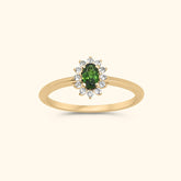 Lady D Chrome Diopside ring van 9 karaat goud met ovale groene steen en fonkelende diamantjes – Josephina Jewelry